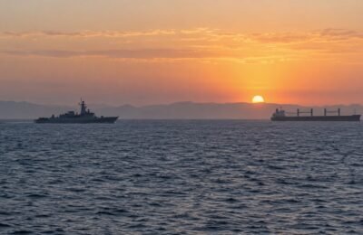 Пресс-зал Италии и карта морских маршрутов Красного моря